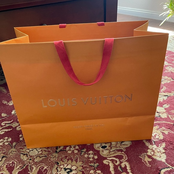 Louis Vuitton large shopping bag new size  19x16x9 inches - Picture 1 of 7